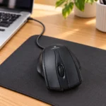 Mouse Lehmox LEY-207 Office em uso sobre mousepad