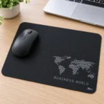 Mouse pad MBtech GB54196 preto sobre a mesa com mouse